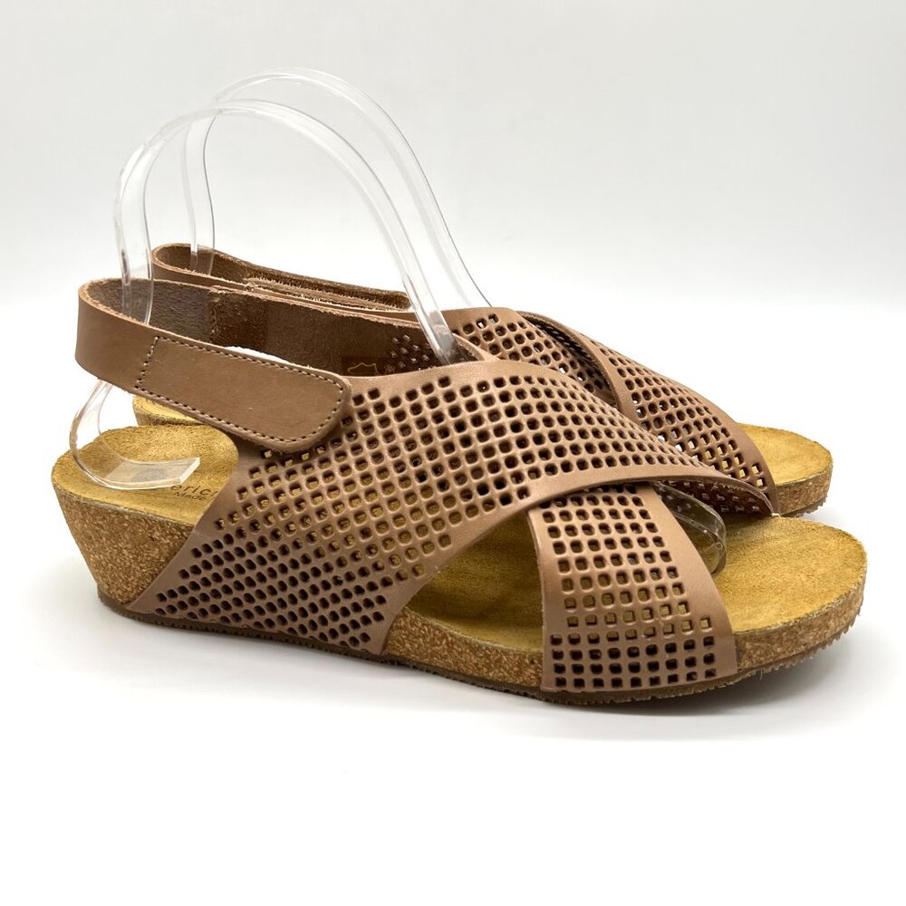 Eric Michael Womens Size 40 EU 9.5 US Taupe Perf Leather Wedges Sandals Shoes